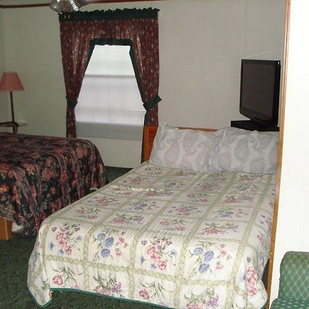 Comfort Green Motel Thayer Bagian luar foto
