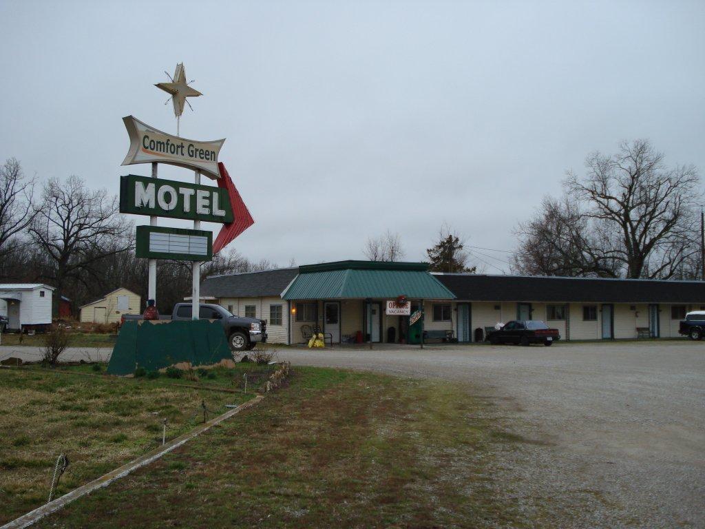 Comfort Green Motel Thayer Bagian luar foto