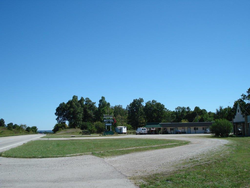 Comfort Green Motel Thayer Bagian luar foto