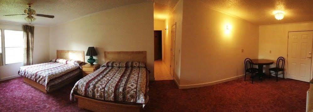 Comfort Green Motel Thayer Bagian luar foto
